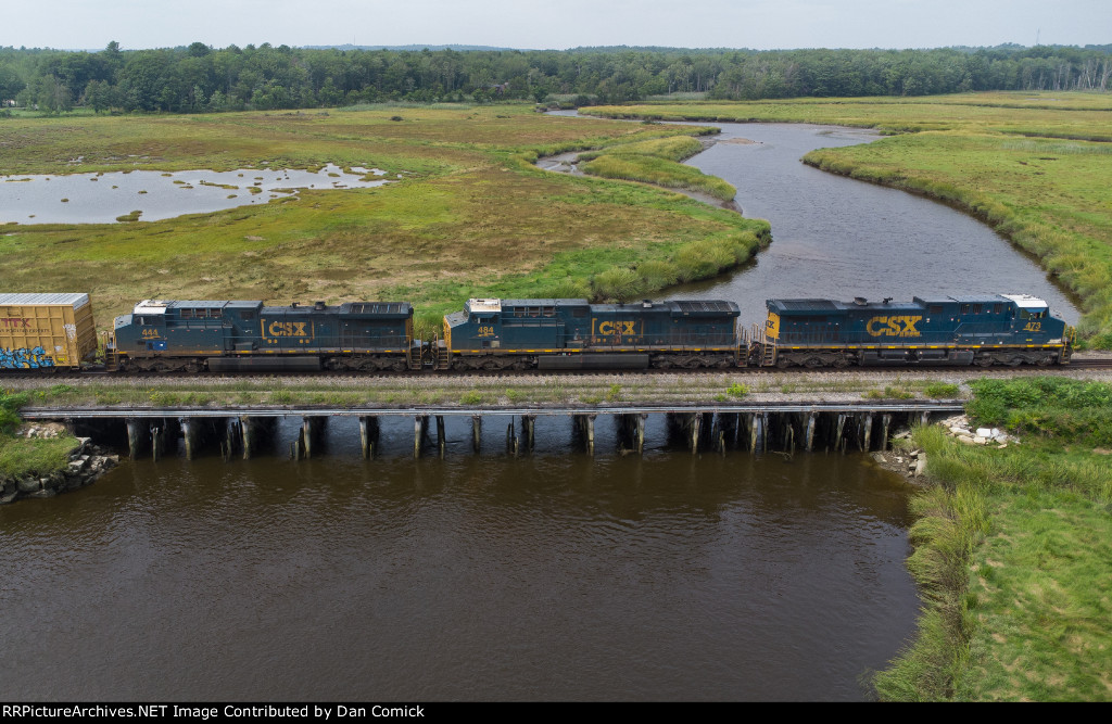 CSXT 473 Leads M426 in Scarborough